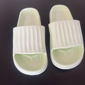 Shower slides great for gym showers, size 6,